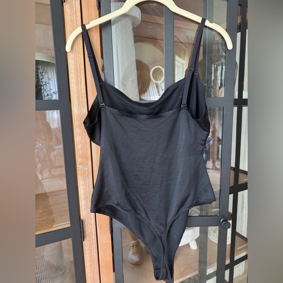 SKIMS bodysuit square neck seamless sheer satin sheen thong onyx adjustable - Picture 7 of 12